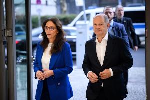 Scholz warnt vor Merz' Stahl-Kurs