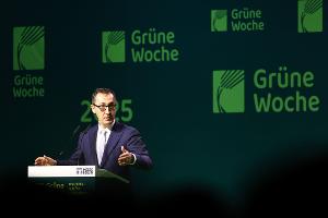 Özdemir eröffnet Grüne Woche - Seuche überschattet Messe