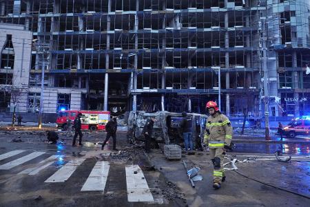 Die russische Armee hat die ukrainische Hauptstadt Kiew erneut mit Raketen angegriffen.