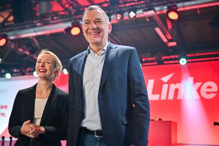 Ines Schwerdtner und Jan van Aken grenzen sich beim Bundesparteitag der Linken scharf gegen die übrigen Parteien im Bundestag ab. 