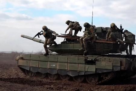 Russische Soldaten in der Ukraine. Der ukrainische Militärexperte Olexander Kowalenko warnt vor den seiner Meinung nach bestehende Gefahren einer Waffenruhe. (Archivbild) Russische Soldaten in der Ukraine. Der ukrainische Militärexperte Olexander Kowalenko warnt vor den seiner Meinung nach bestehende Gefahren einer Waffenruhe. (Archivbild)