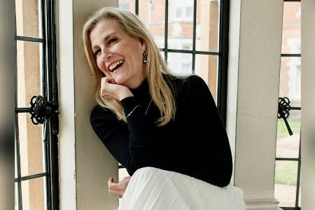 Zum 60. Geburtstag: Neue Bilder einer strahlenden Herzogin Sophie Zum 60. Geburtstag: Neue Bilder einer strahlenden Herzogin Sophie