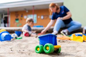 Nur der Anteil der Kinder, die weniger als 25 Stunden pro Woche in der Kita sind, sank. (Archivfoto)