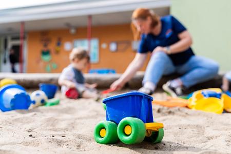 Nur der Anteil der Kinder, die weniger als 25 Stunden pro Woche in der Kita sind, sank. (Archivfoto) Nur der Anteil der Kinder, die weniger als 25 Stunden pro Woche in der Kita sind, sank. (Archivfoto)