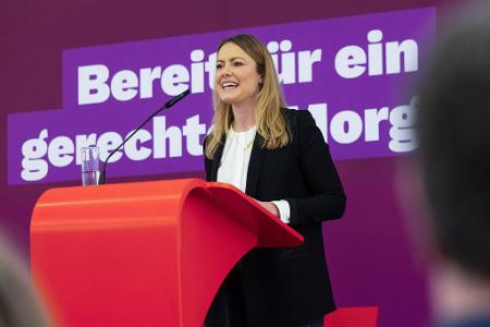 Clara Bünger, Bundestagsabgeordnete der Gruppe Die Linke, beschäftigt sich seit Jahren mit Flüchtlingspolitik. Clara Bünger, Bundestagsabgeordnete der Gruppe Die Linke, beschäftigt sich seit Jahren mit Flüchtlingspolitik.