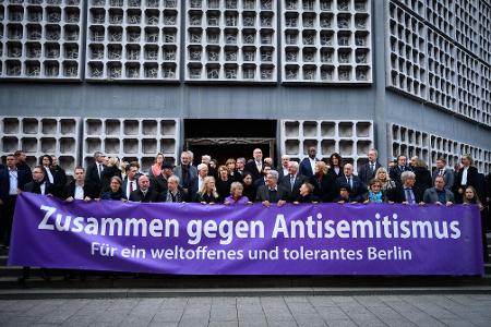 SPD, Grüne, FDP und Union hatten sich im November nach langen, strittigen Verhandlungen auf einen Text für einen Antrag zur Ächtung und Bekämpfung von Antisemitismus geeinigt. Experten und einige Oppositionspolitiker störten sich vor allem an der darin verwendeten Definition von Antisemitismus. (Archivbild)