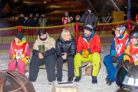 Mette-Marit und Haakon mit Sohn Sverre Magnus beim Skitraining Mette-Marit und Haakon mit Sohn Sverre Magnus beim Skitraining