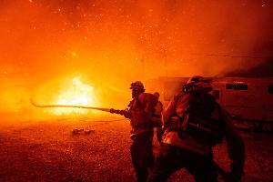 Neue Feuer in Los Angeles und Umgebung