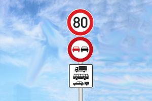 Geblitzt, weil man dieses Schild falsch liest