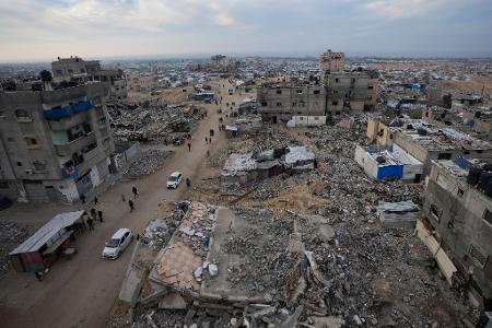 In den Süden des Gazastreifens vertriebene Palästinenser sollen in wenigen Tagen in den zerstörten Norden zurückkehren können. (Symbolbild) In den Süden des Gazastreifens vertriebene Palästinenser sollen in wenigen Tagen in den zerstörten Norden zurückkehren können. (Symbolbild)