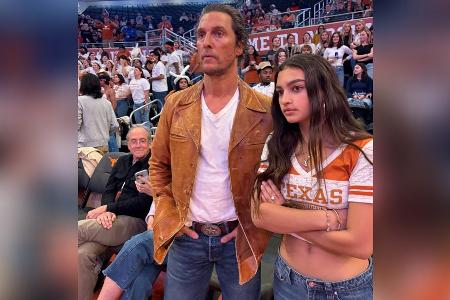 Bei Basketballspiel: Matthew McConaughey genießt Vater-Tochter-Zeit Bei Basketballspiel: Matthew McConaughey genießt Vater-Tochter-Zeit