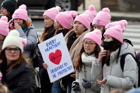 Viele junge Menschen sind nach Washington gekommen. 