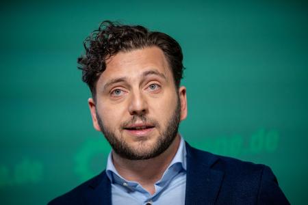 Grünen-Chef Banaszak sieht rechtliche Probleme