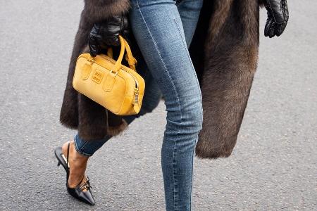 Großer Auftritt, schmale Tasche: So stylisch sind East-West Bags Großer Auftritt, schmale Tasche: So stylisch sind East-West Bags