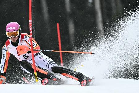 Slalom in Kitzbühel: Straßer als Neunter mit großen Rückstand