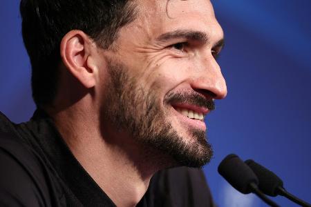 Erst Tennis, dann Bank: Roma siegt ohne Hummels Erst Tennis, dann Bank: Roma siegt ohne Hummels
