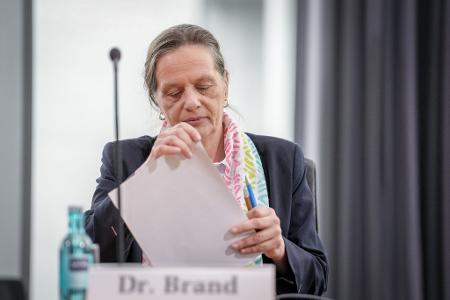 Die Bundeswahlleiterin, Ruth Brand, sorgt in Zusammenarbeit mit den anderen Wahlorganen und mit Unterstützung des Bundesamtes für Sicherheit in der Informationstechnik (BSI) dafür, dass die Bundestagswahl sicher abläuft. (Archivfoto)
