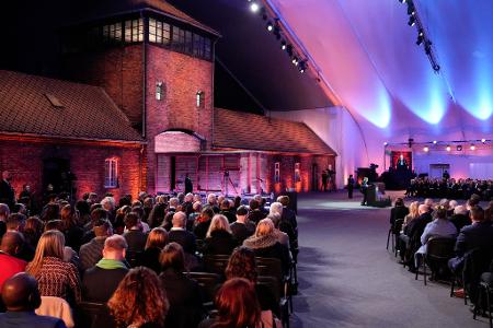Der Holocaust-Überlebende Marian Turski spricht während der Gedenkfeier zum 80. Jahrestag der Befreiung des ehemaligen deutschen Konzentrations- und Vernichtungslagers Auschwitz-Birkenau. (Foto aktuell)