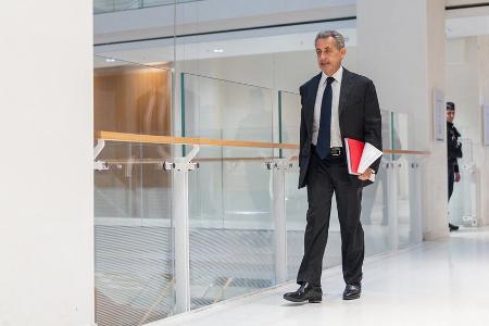 Nicolas Sarkozy wird 70: Eine Fußfessel zum Geburtstag? Nicolas Sarkozy wird 70: Eine Fußfessel zum Geburtstag?