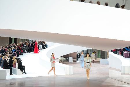 Die Haute-Couture-Kollektion spielte mit vielen Referenzen auf die Geschichte Chanels an. 