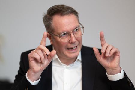 Der rheinland-pfälzische Ministerpräsident Alexander Schweitzer mahnt die Union.s