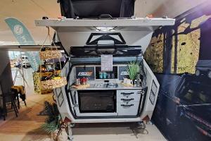 Spaceshuttle-Look für Mini-Caravan aus Südafrika