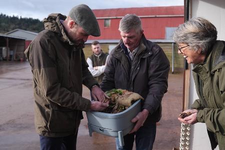 Ein Tag auf dem Land: Prinz William besucht Farm in Cornwall Ein Tag auf dem Land: Prinz William besucht Farm in Cornwall