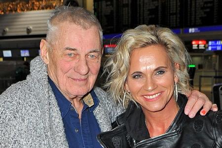 Gänsehaut-Video beweist: Heinz Hoenig wagt die ersten Schritte Gänsehaut-Video beweist: Heinz Hoenig wagt die ersten Schritte