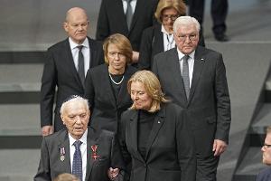 Der Bundestag gedenkt der Opfer des Nationalsozialismus. 