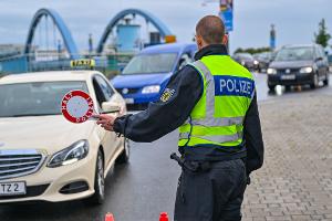 Im 5-Punkte-Papier der CDU/CSU ist auch die Forderung nach dauerhaften Grenzkontrollen die Rede. Stationäre Kontrollen an allen deutschen Landgrenzen gibt es allerdings bereits seit 2024. 