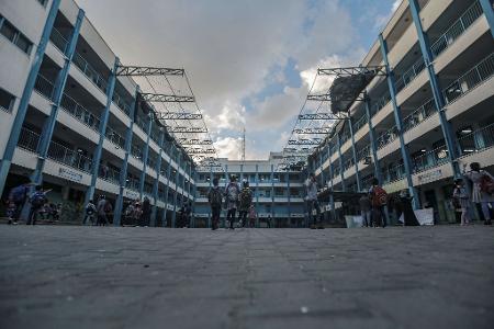 UNRWA betreibt hunderte Schulen, von denen viele im Gazakrieg als Notunterkünfte genutzt und teilweise zerstört wurden. (Archivbild) UNRWA betreibt hunderte Schulen, von denen viele im Gazakrieg als Notunterkünfte genutzt und teilweise zerstört wurden. (Archivbild)