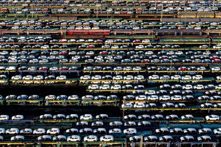 Die deutsche Wirtschaft steckt in der Krise, wichtige Industriebranchen wie der Autobau schwächeln (Archivbild)