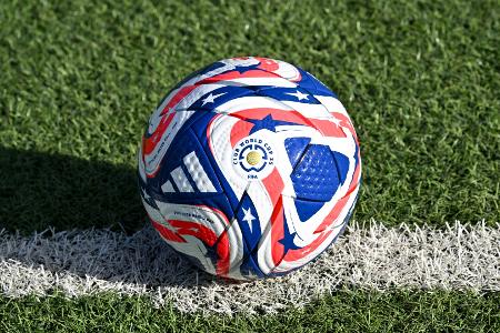 Spielball für Klub-WM in den USA präsentiert Spielball für Klub-WM in den USA präsentiert