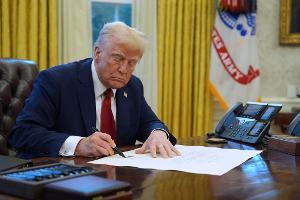 US-Präsident Donald Trump weicht auffallend aus auf Nachfragen dazu, ob er bereits mit Kremlchef Wladimir Putin telefoniert hat.