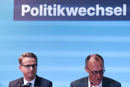 Die CDU will auf ihrem Wahlparteitag am Montag in Berlin ein Sofortprogramm beschließen, in dem sie den Bürgerinnen und Bürgern aus ihrer Sicht wichtige Punkte für den versprochenen Politikwechsel verspricht. Damit wollen die Christdemokraten in der Schlussphase des Wahlkampfs punkten. (Archivfoto)
