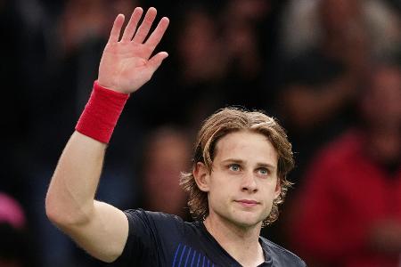 Aufregung im Davis Cup: Bergs rennt Garín über den Haufen Aufregung im Davis Cup: Bergs rennt Garín über den Haufen