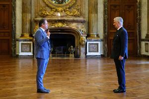 "Und jetzt an die Arbeit", schrieb der neue Regierungschef Belgiens, Bart De Wever, nach der Vereidigung auf der Plattform X.