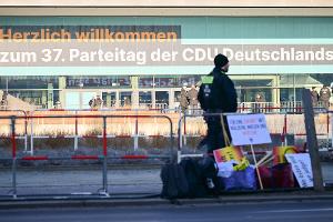 Zum Bundesparteitag der CDU ist die Polizei mit Hunderten Beamten im Einsatz.