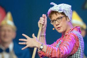 Die Politik bietet noch genug Stoff für Auftritte als Putzfrau Gretel im Karneval, meint Kramp-Karrenbauer, die die Rolle schon oft gespielt hat. (Archivbild)