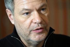 Sucht das Gespräch mit Kanada über US-Zölle: Wirtschaftsminister Robert Habeck (Archivbild)