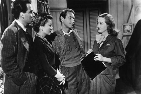 Bette Davis mit Anne Baxter, George Sanders und Gary Nevill