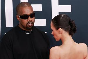 Kanye West: Nackt-Outfit seiner Ehefrau ist "Kunst"