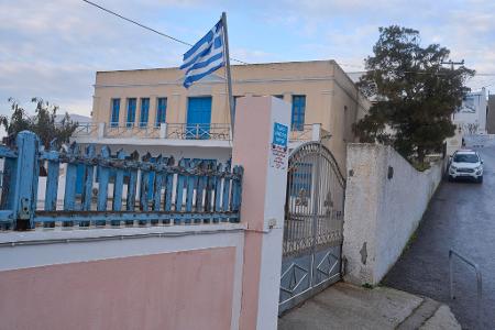 Die Schulen auf den Inseln Santorini, Ios, Amorgos und Anafi bleiben bis auf weiteres geschlossen.