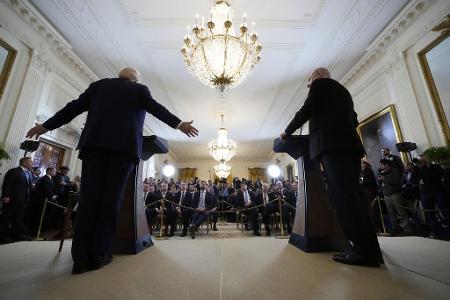 International erntet Trumps Vision teils harsche Kritik. 
