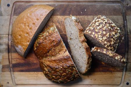 Deutschland, deine Brotsorten: beispielsweise Kürbiskernbrot, Vollkornbrot und Mischbrot. (Symbolbild)