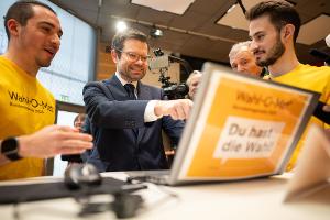 Bei der feierlichen Online-Schaltung des Angebots waren auch Spitzenpolitiker wie FDP-Generalsekretär Marco Buschmann dabei. 