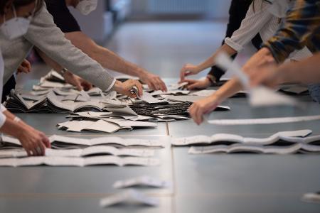 Bei der bevorstehenden Bundestagswahl wird es laut der Bundeswahlleiterin rund 90.000 Urnen- und Briefwahlbezirke geben. (Symbolfoto)