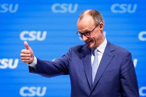 Kanzlerkandidat Merz will als Kanzler "Präsenzpflicht" bei europäischen Beratungen verordnen. 