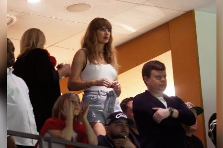Fans pfeifen Taylor Swift beim Super Bowl gnadenlos aus Fans pfeifen Taylor Swift beim Super Bowl gnadenlos aus
