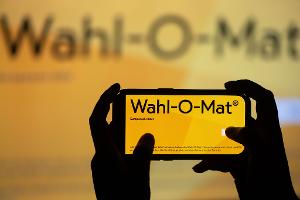Der Wahl-O-Mat ist ein Online-Tool mit dem Nutzer ihre eigene Position mit denen aller zur Wahl antretenden Parteien vergleichen können. (Archivbild)